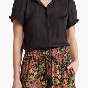 COPY - T Tahari
Airflow ruffle
Neck short sleeve top